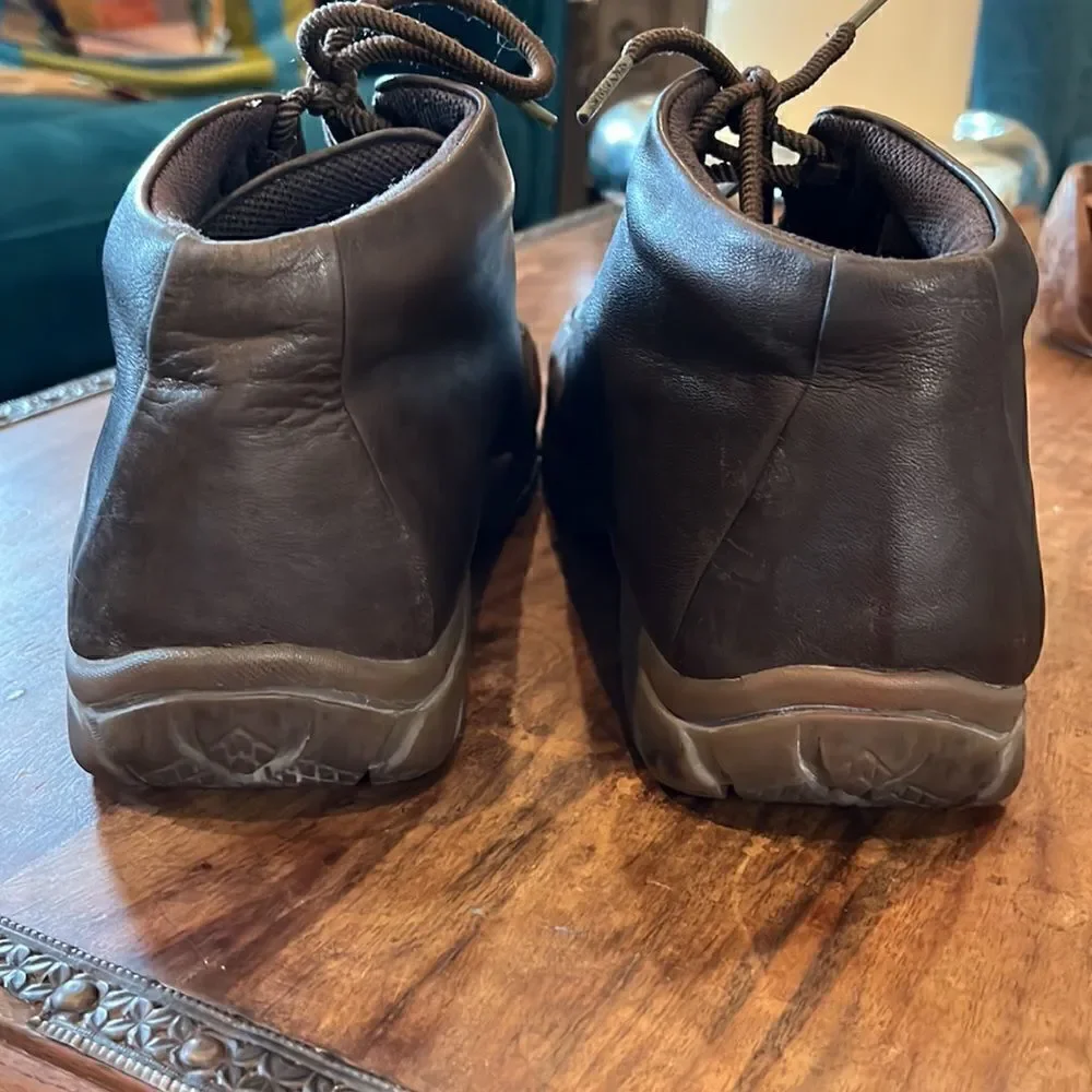 Stacy Adams brown leather Chukka boots, size 10.5!